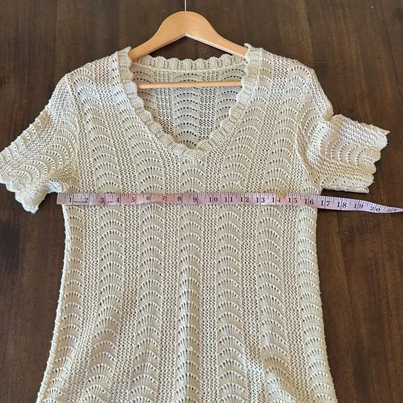 Beige cream Knit Scalloped V-Neck Top fits like a medium - Picture 4 of 5